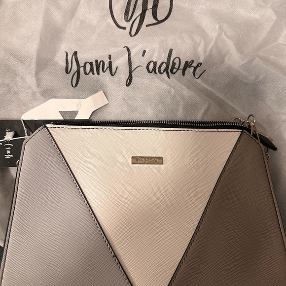 Elegant White and Gray Clutch by [Brand] Yani J’adore - Picture 8 of 10
